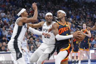 足球比赛中 足球比赛中