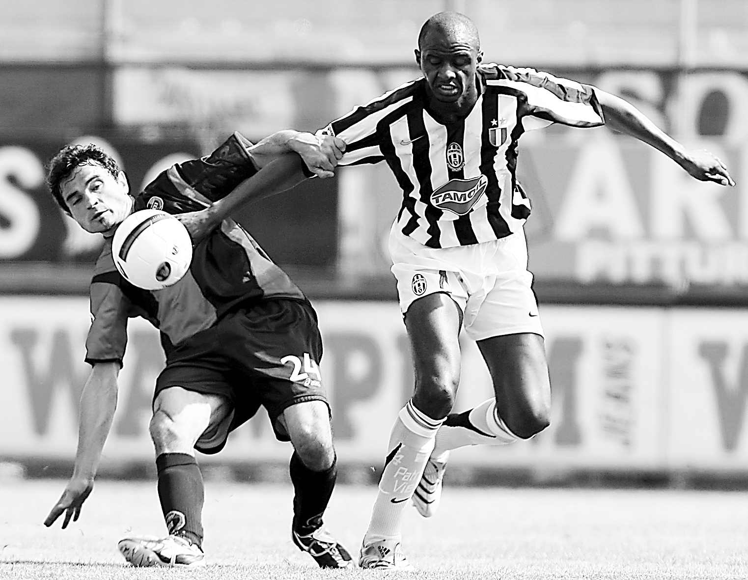 行了深度的 行了深度的